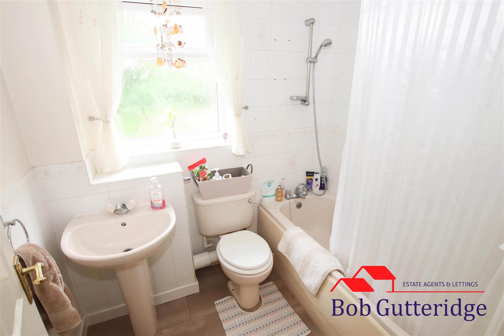 FIRST FLOOR BATHROOM
